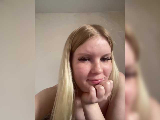 Amelia2004's BongaCams show and profile