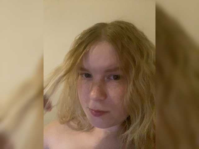 Amelia2004's BongaCams show and profile