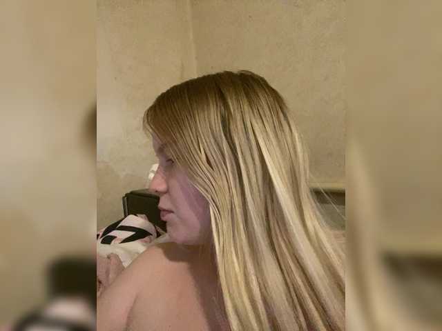 Amelia2004's BongaCams show and profile