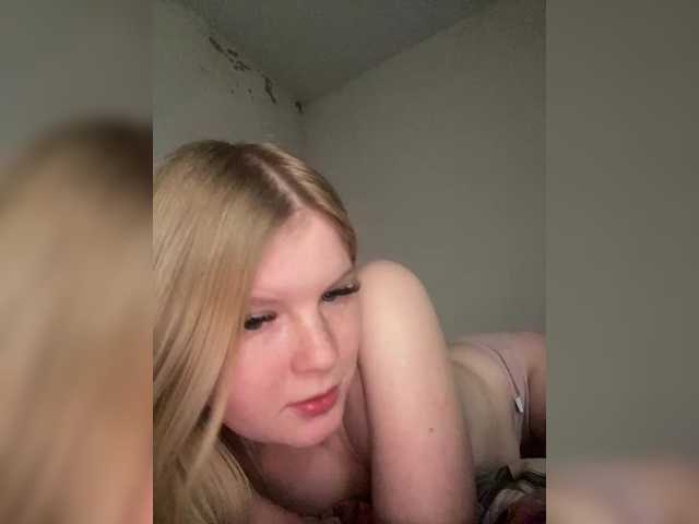 Amelia2004's BongaCams show and profile
