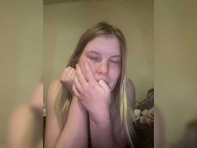 Amelia2004's BongaCams show and profile