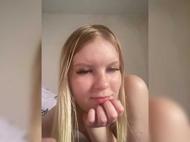 Amelia2004's BongaCams show and profile