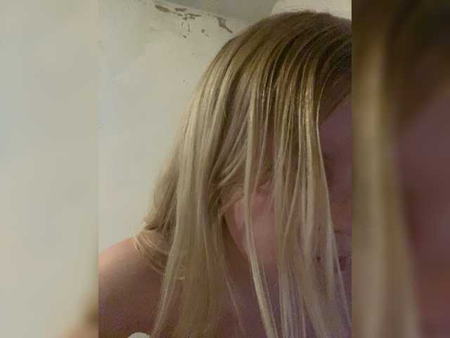 Amelia2004's BongaCams show and profile