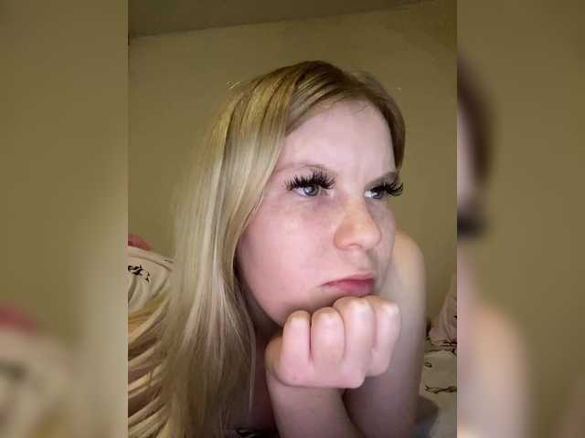 Amelia2004's BongaCams show and profile