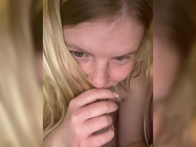 Amelia2004's BongaCams show and profile