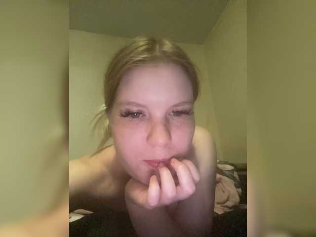 Amelia2004's BongaCams show and profile