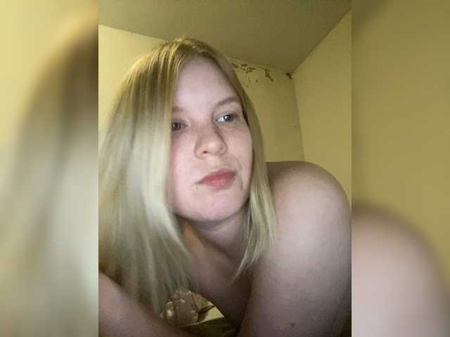 Amelia2004's BongaCams show and profile