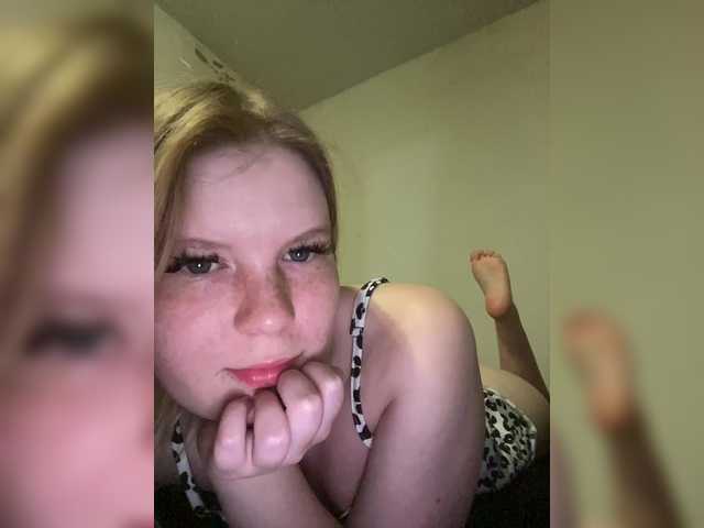 Amelia2004's BongaCams show and profile