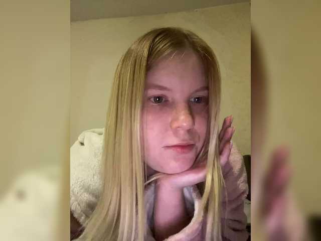 Amelia2004's BongaCams show and profile