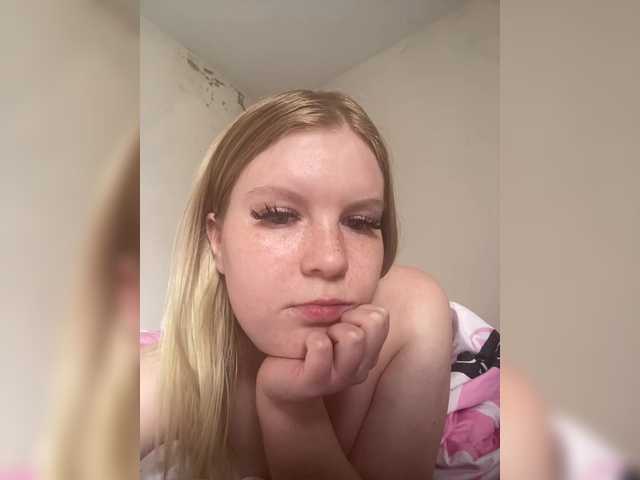 Amelia2004's BongaCams show and profile