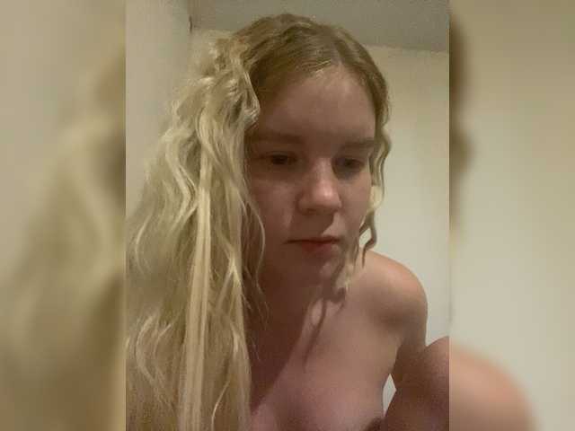 Amelia2004's BongaCams show and profile