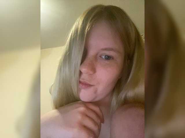 Amelia2004's BongaCams show and profile