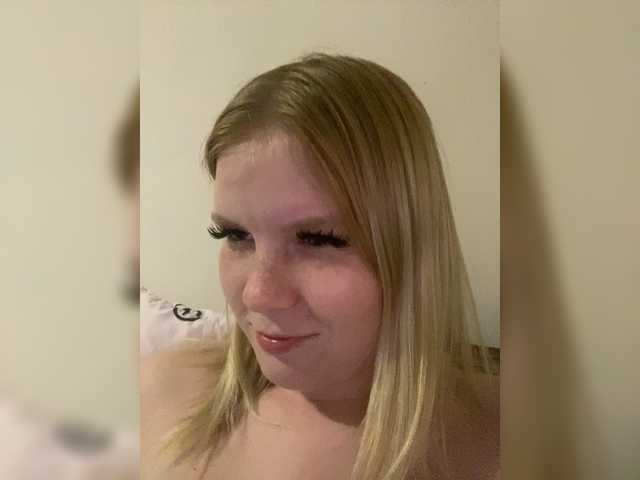 Amelia2004's BongaCams show and profile