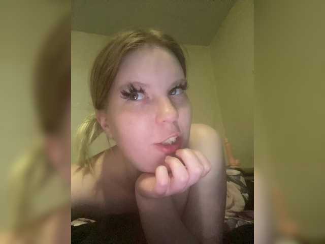 Amelia2004's BongaCams show and profile