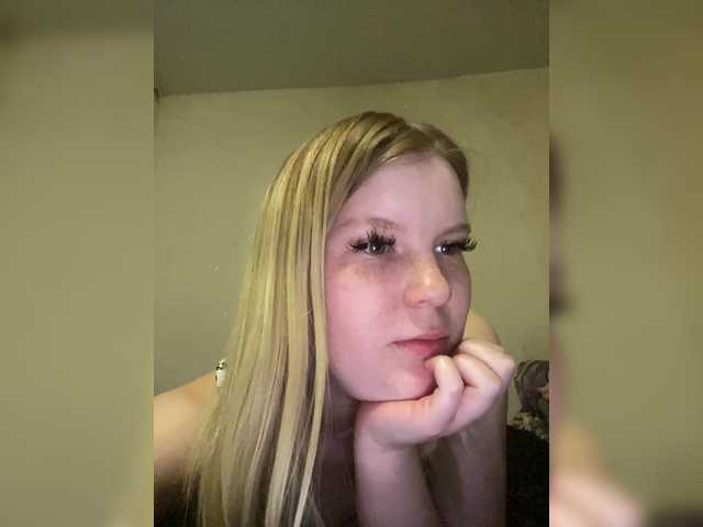 Amelia2004's BongaCams show and profile