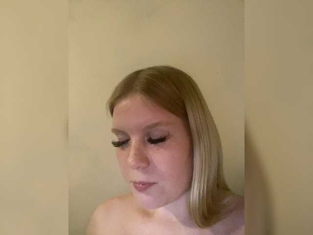 Amelia2004's BongaCams show and profile