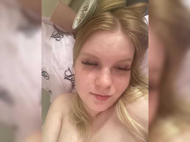 Amelia2004's BongaCams show and profile