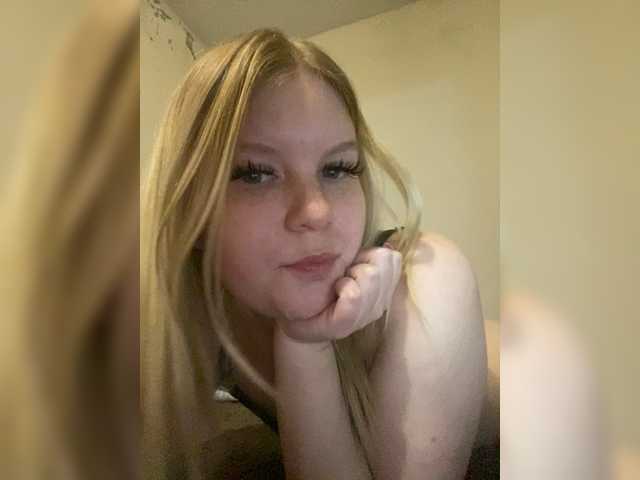 Amelia2004's BongaCams show and profile