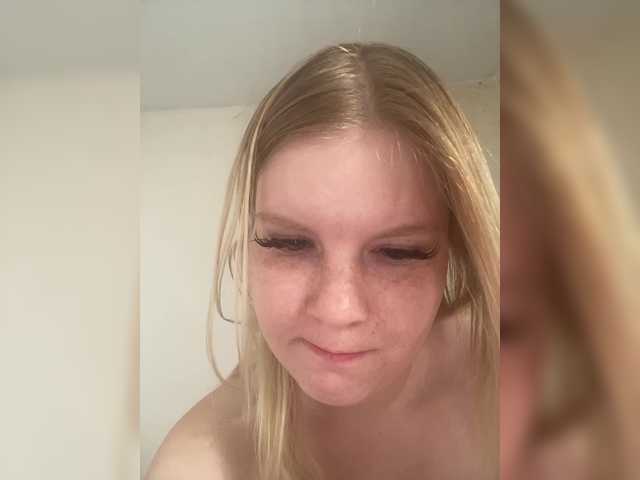 Amelia2004's BongaCams show and profile