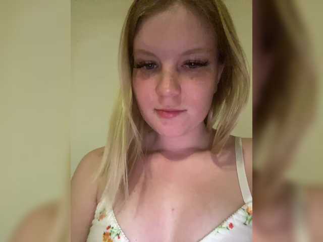 Amelia2004 live cam profile