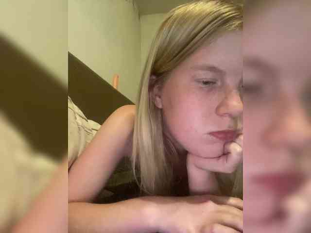 Amelia2004 webcam