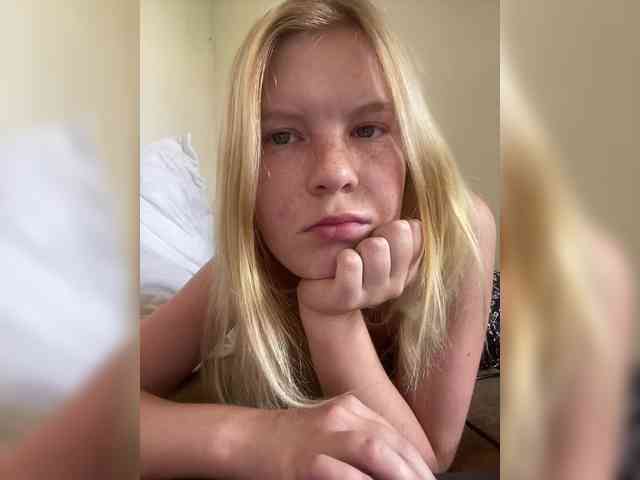 Amelia2004 webcam