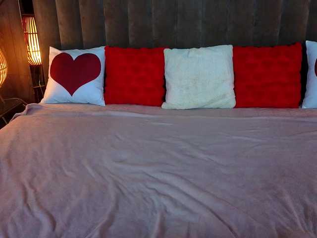 DaisyDelighte's BongaCams show and profile