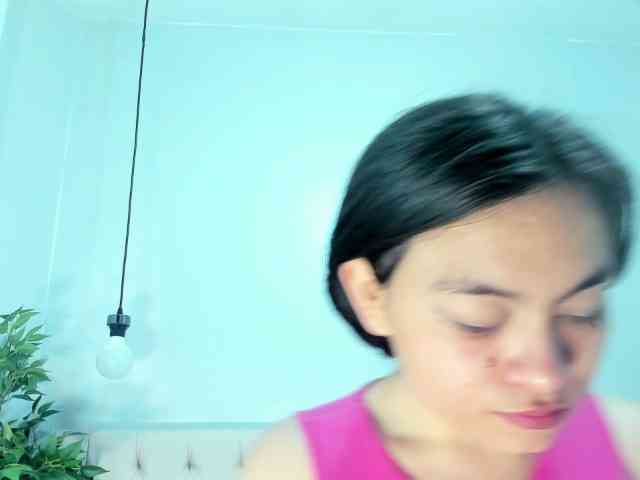 Mia-AND-Lion webcam