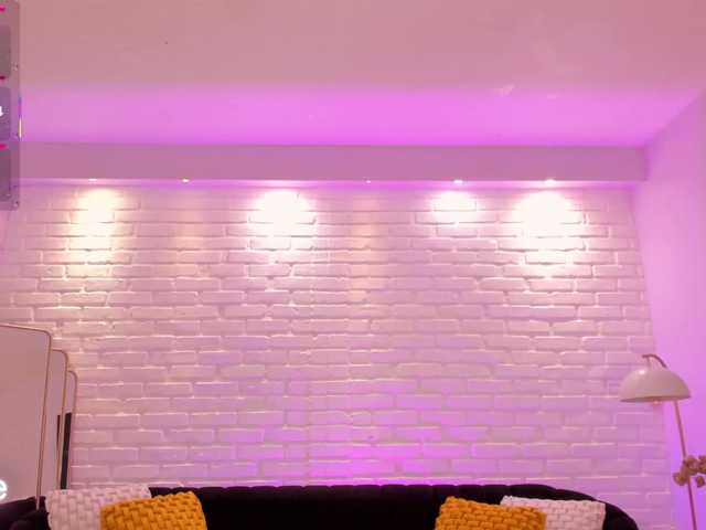 CorinneRusso's BongaCams show and profile