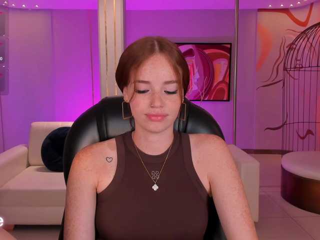 CorinneRusso's BongaCams show and profile