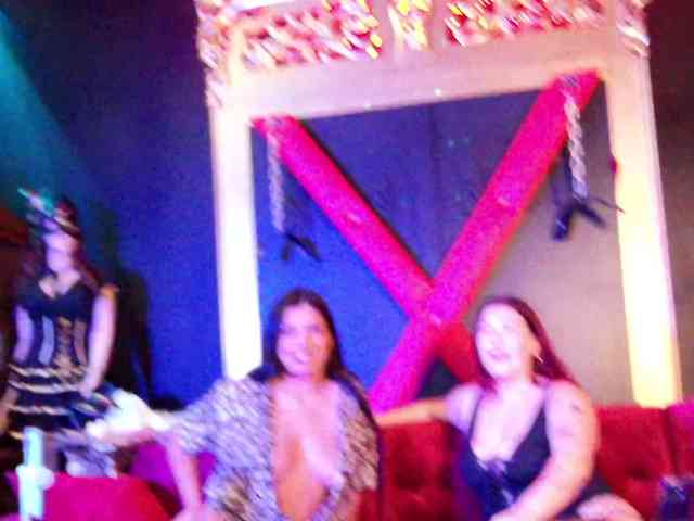 TheCrimsonLounge webcam