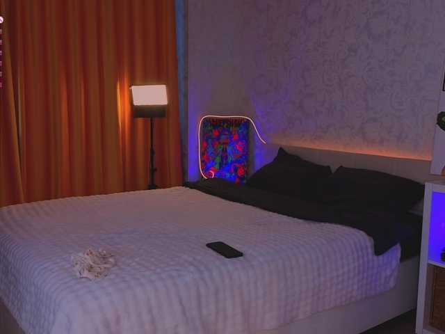 RenaWong's BongaCams show and profile