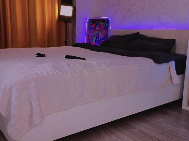 RenaWong's BongaCams show and profile