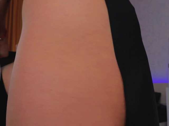 RenaWong's BongaCams show and profile