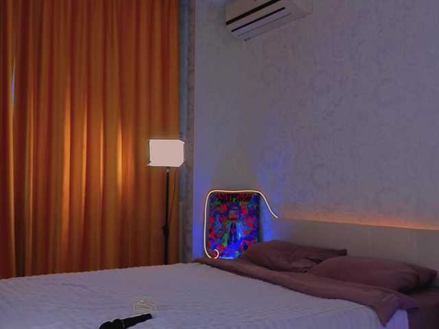 RenaWong's BongaCams show and profile