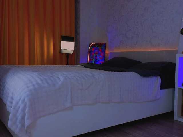 RenaWong's BongaCams show and profile