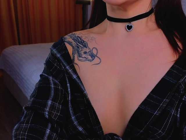 RenaWong's BongaCams show and profile