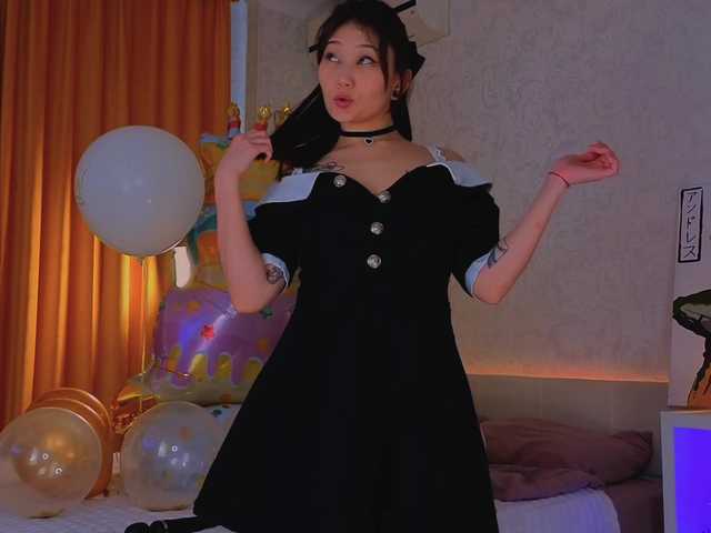 RenaWong's BongaCams show and profile