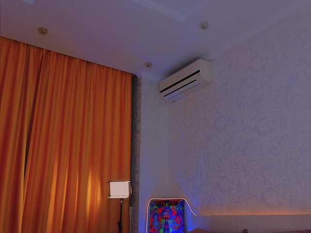 RenaWong's BongaCams show and profile