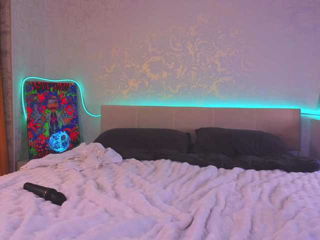 RenaWong's BongaCams show and profile