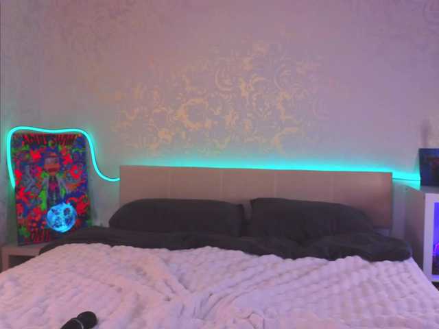 RenaWong's BongaCams show and profile