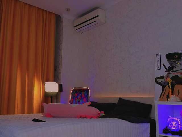 RenaWong's BongaCams show and profile