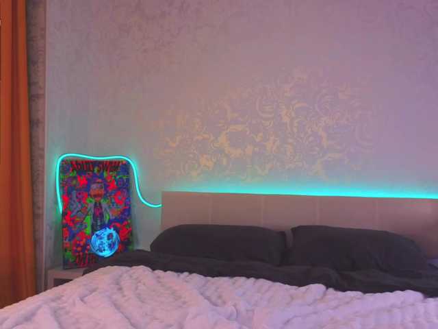 RenaWong's BongaCams show and profile