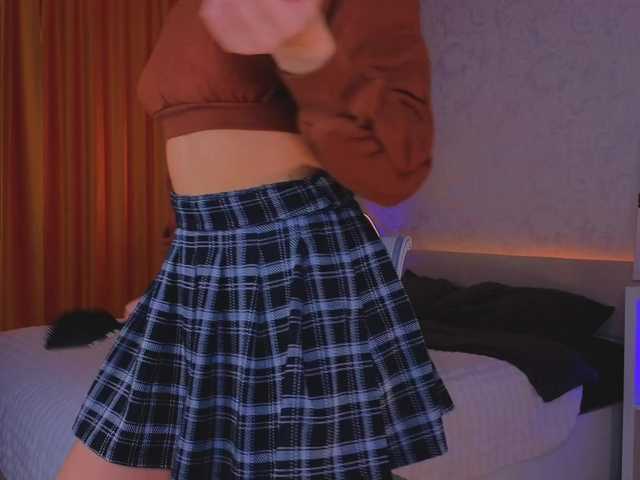 RenaWong's BongaCams show and profile