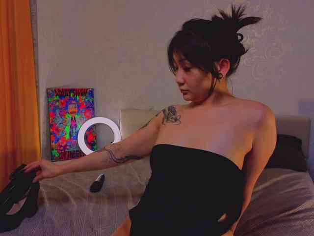 nude chat room RenaWong