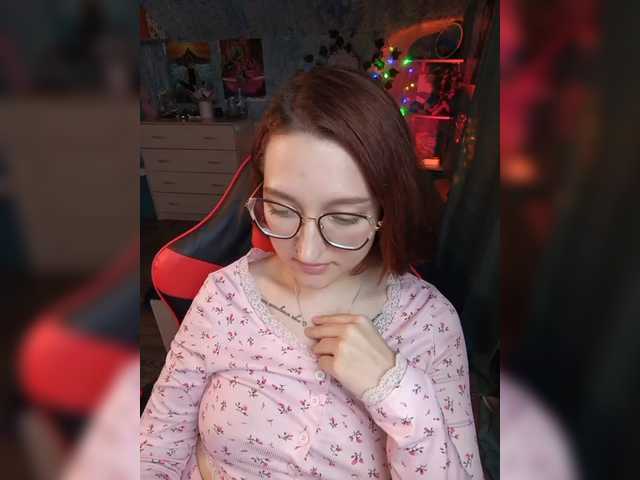 le modèle NovaLia est en webcam porno dans un show sur le site bongacams, il possède les tags suivants: White/Caucasian,Redhead,Shaved