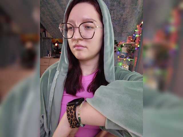 Rosia-Guess's BongaCams show and profile