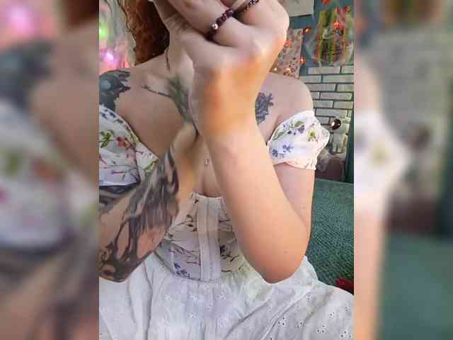 Mari_Gold webcam