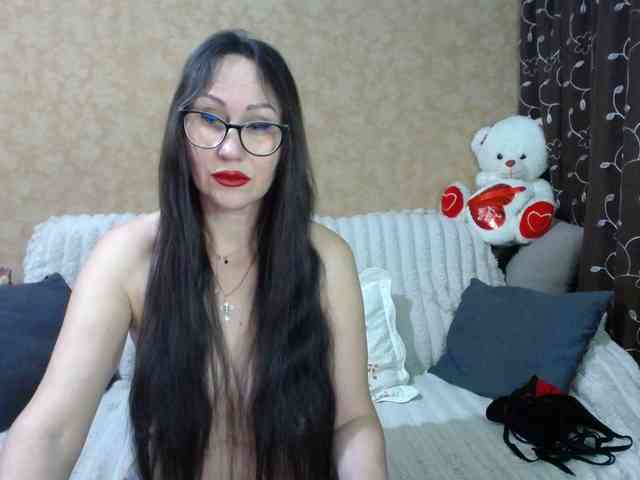 MilfBrunet webcam