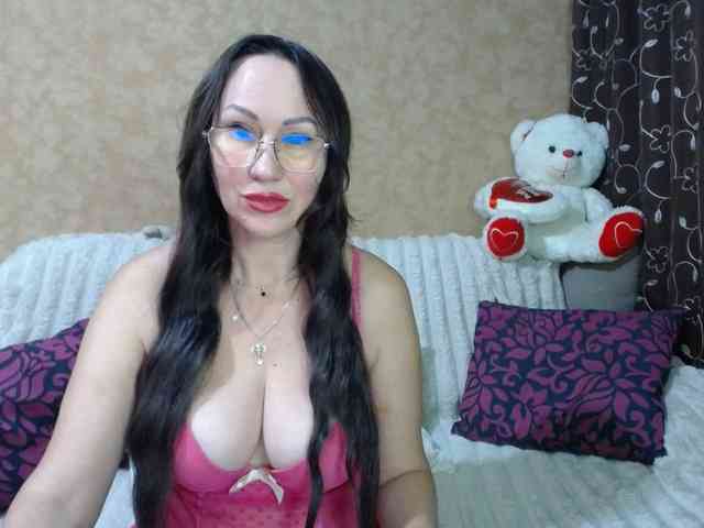 MilfBrunet webcam